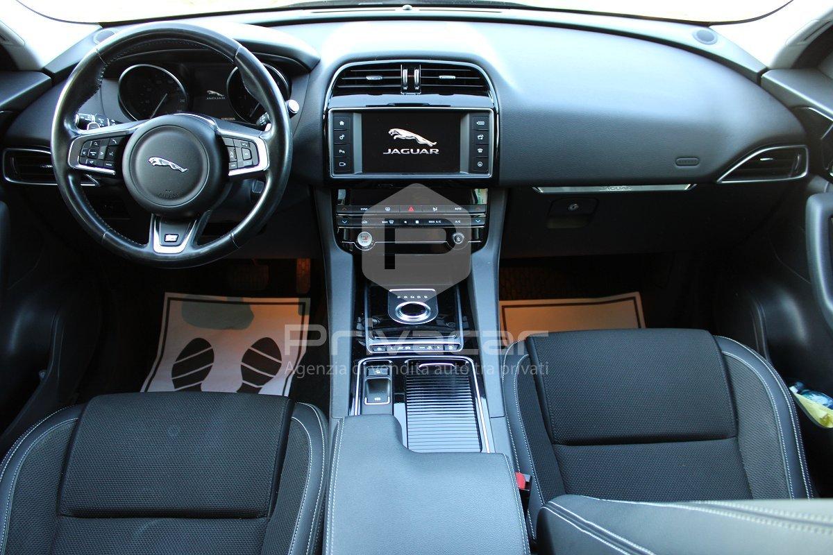 JAGUAR F-Pace 2.0 D 180 CV AWD aut. R-Sport