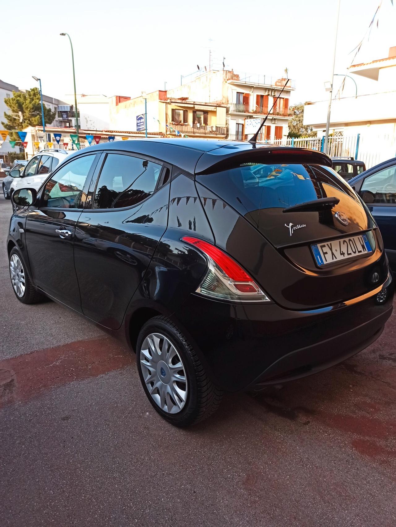 Lancia Ypsilon 1.2 69 CV 5 porte S&S Silver