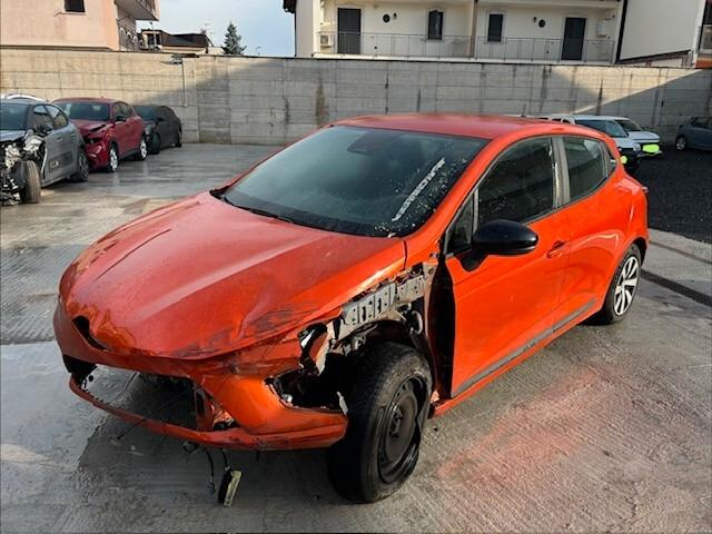 Renault Clio sinistrata incidentata TCe 100 CV GPL 5 porte Equilibre