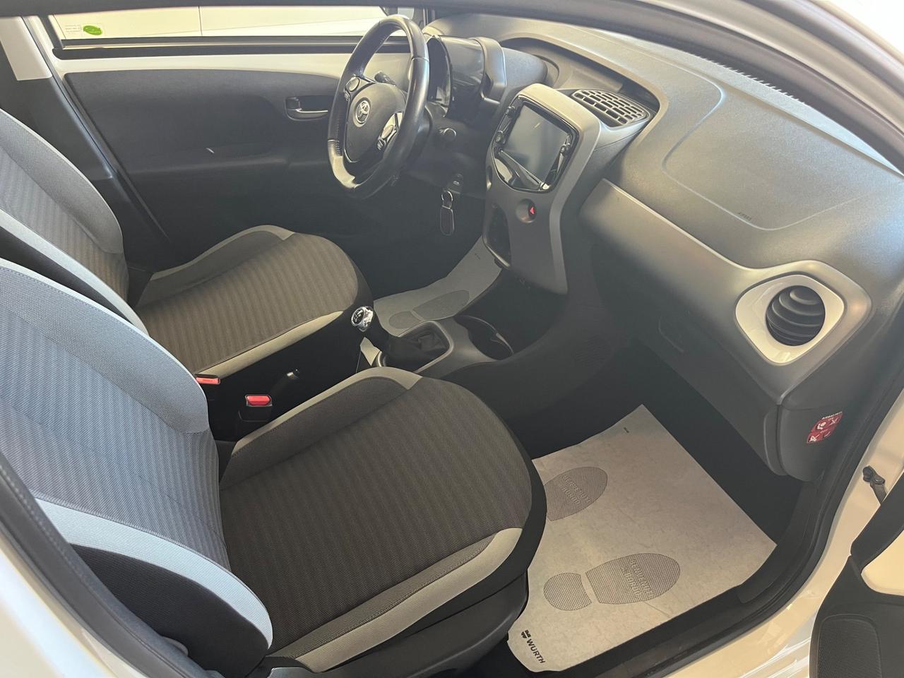 Toyota Aygo Connect 1.0 VVT-i 72 CV x-play