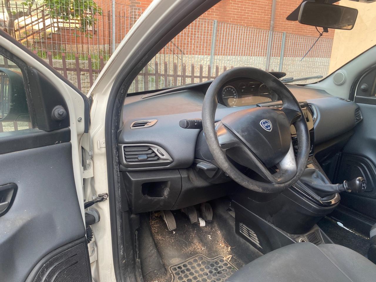 Lancia Ypsilon 1.2 69 CV 5 porte Platinum