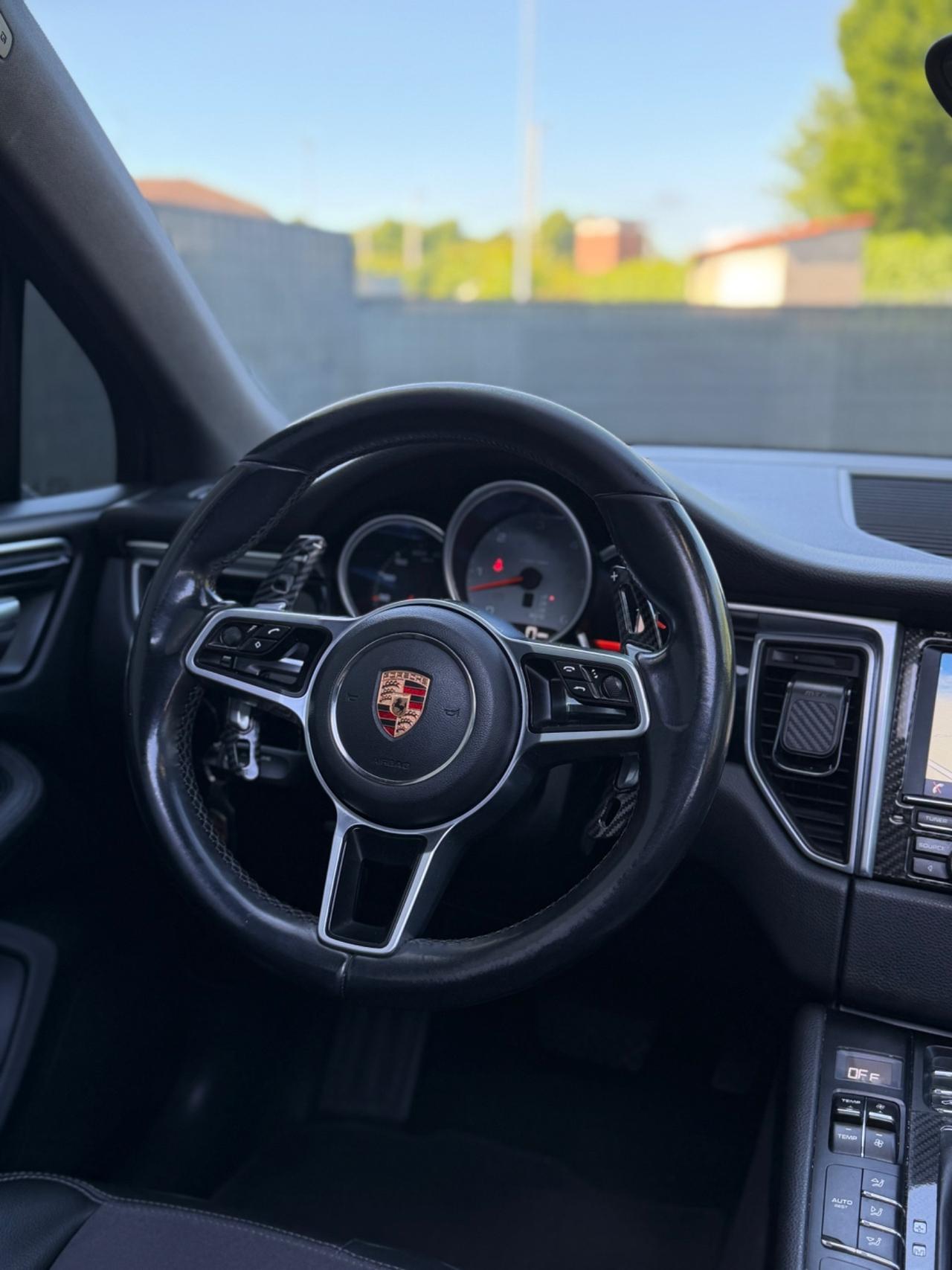 Porsche Macan 3.0 S Diesel FULL TETTO TOTAL BLACK MOTORE NUOVO FATTURATO