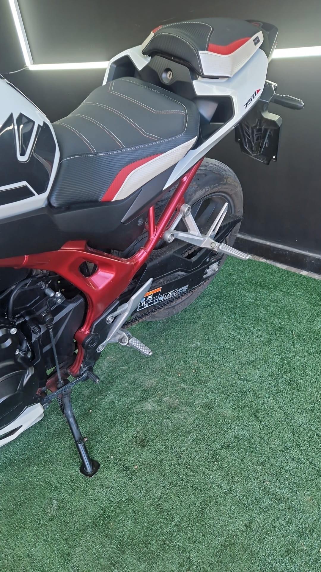 Honda Hornet 750