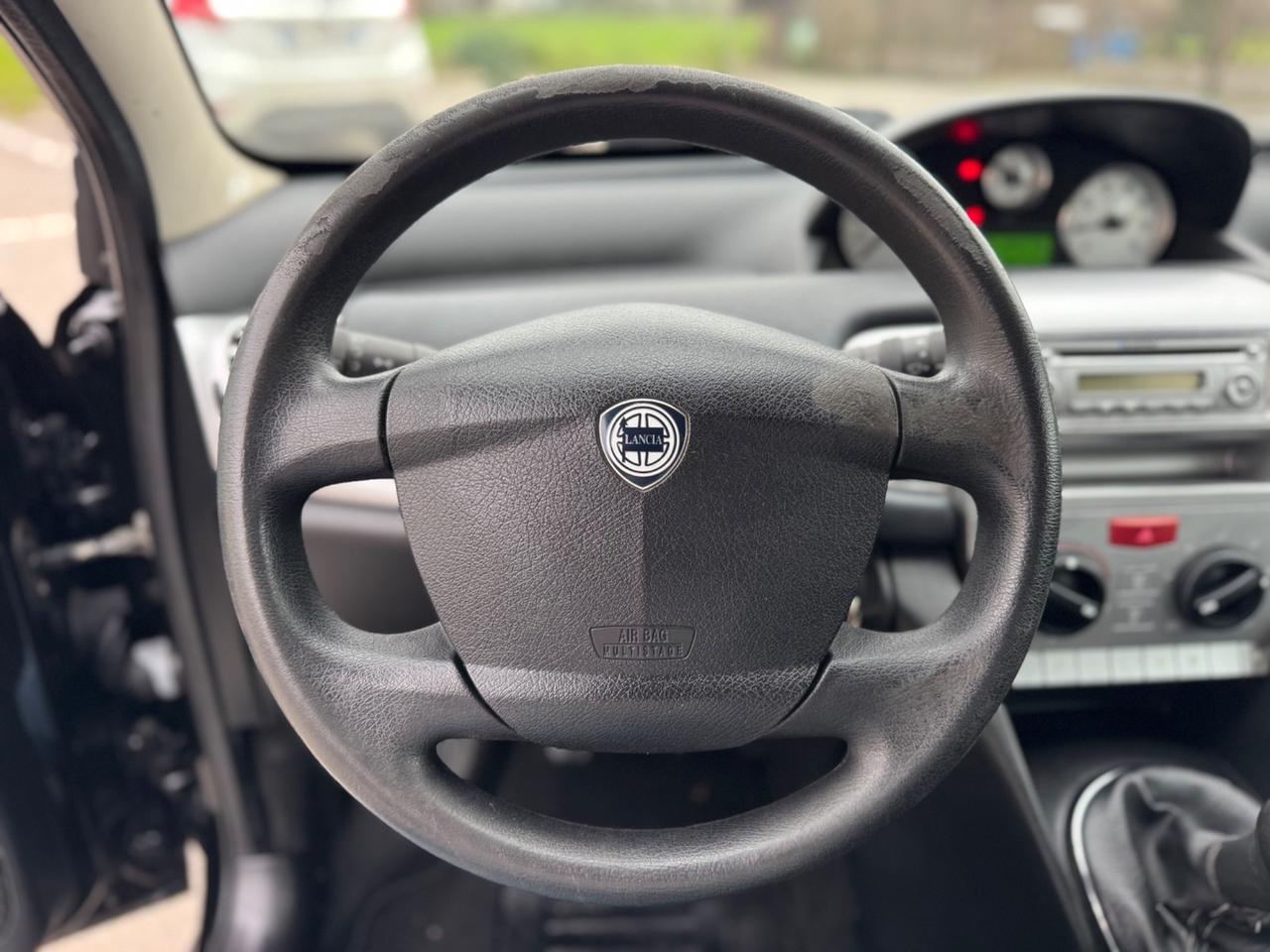 Lancia Ypsilon 1.3 MJT 75 CV Argento