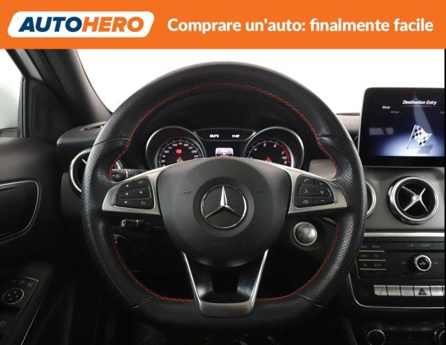 MERCEDES-BENZ GLA 180 Premium