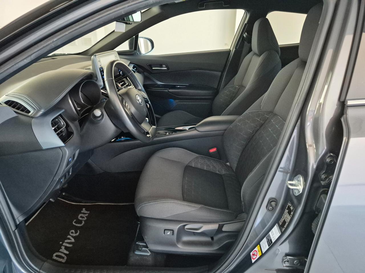 2.0 E-CVT HYBRID LED C.18" RETROCAM. V.PRIVACY CLIMA AUTO.