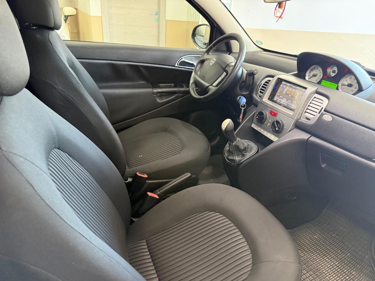 Lancia Ypsilon 1.3 MJT 75 CV Platinum