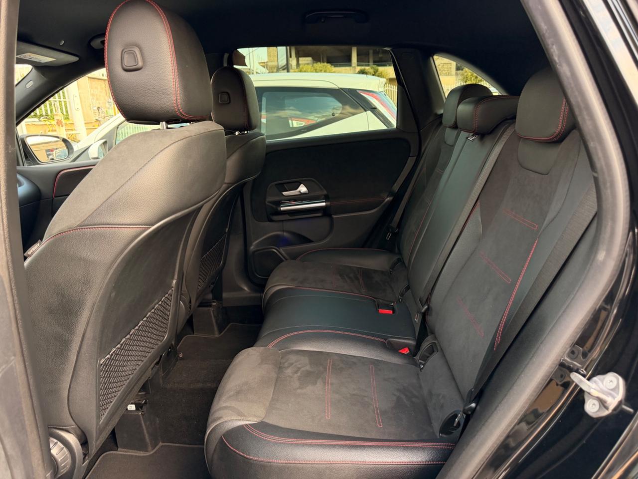 Mercedes-benz B 180 d Automatic Premium AMG KIT LUCI