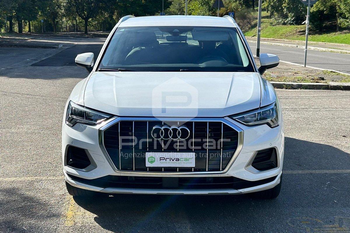 AUDI Q3 35 TFSI Business Advanced