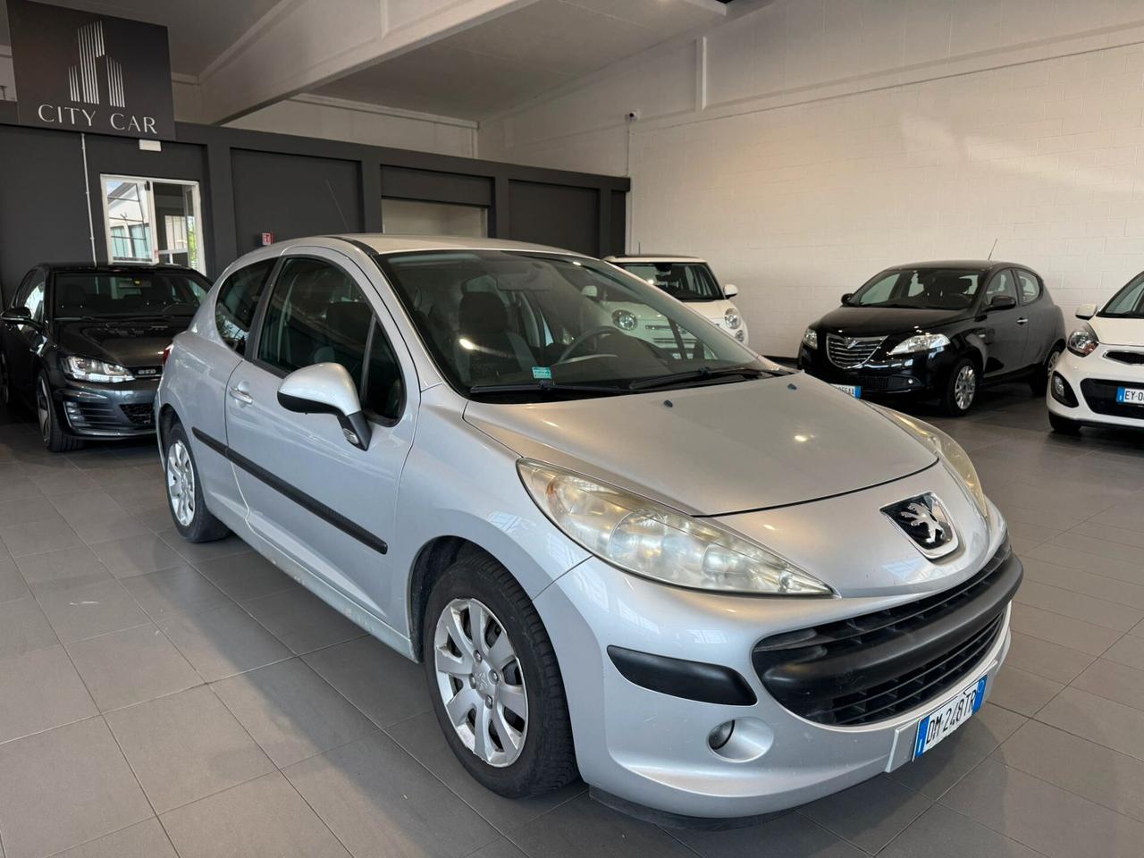 Peugeot 207 1.4 8V 75CV 3p. ONE Line