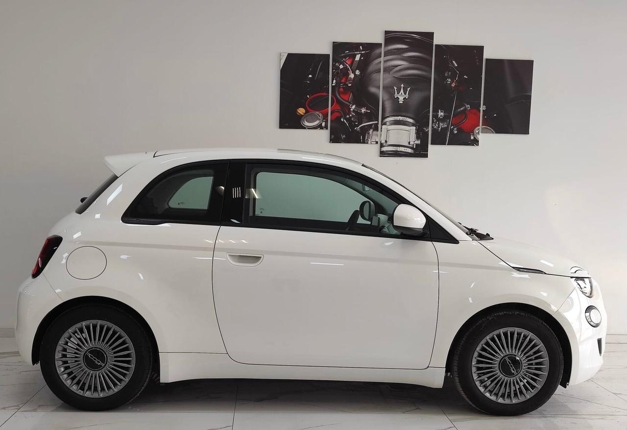 Nuova Fiat 500 Hatchback/ Nuova Km0