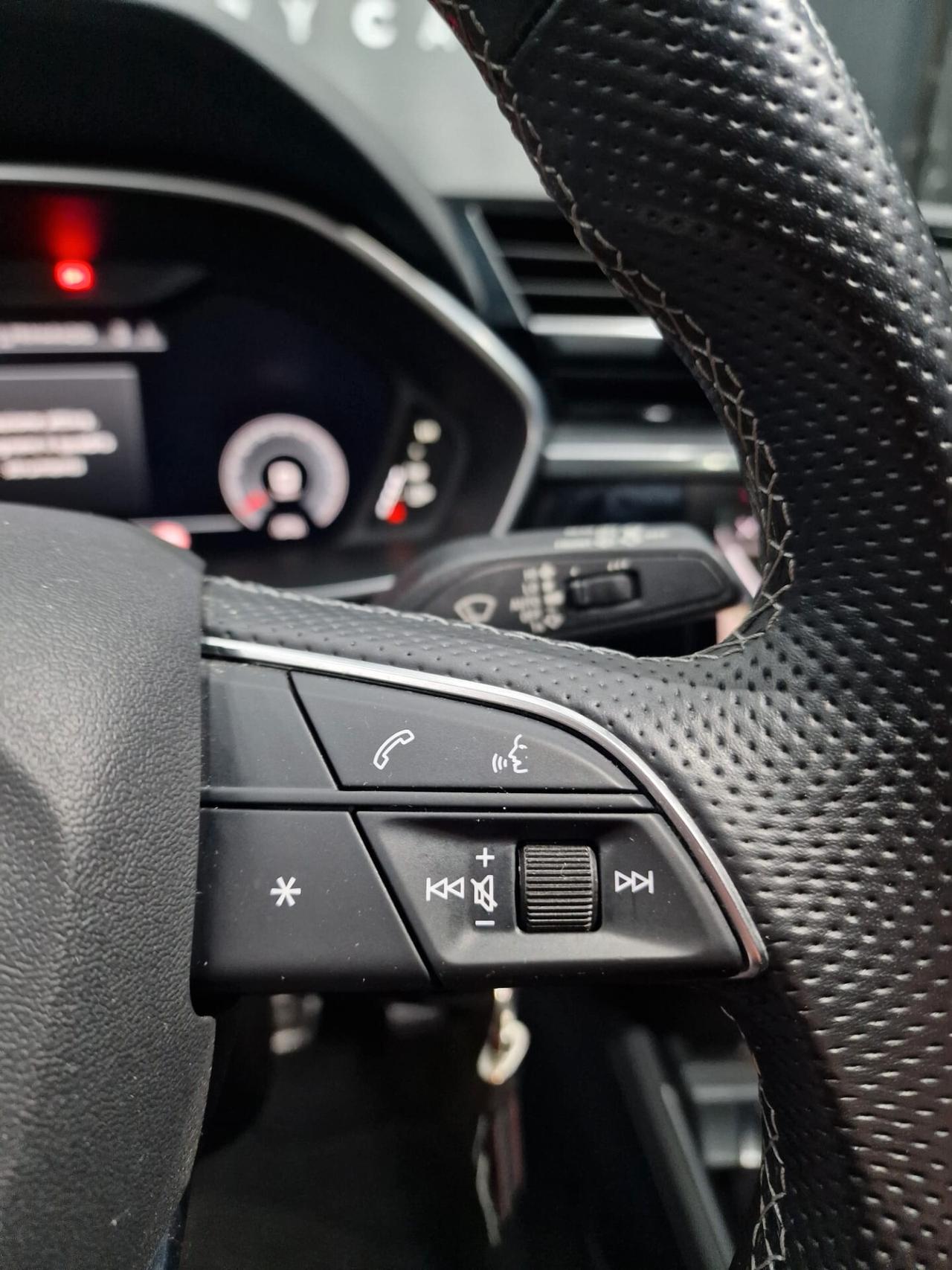 Audi Q3 SPB 35 TDI S tronic line edition 2.0 150CV Identity Black