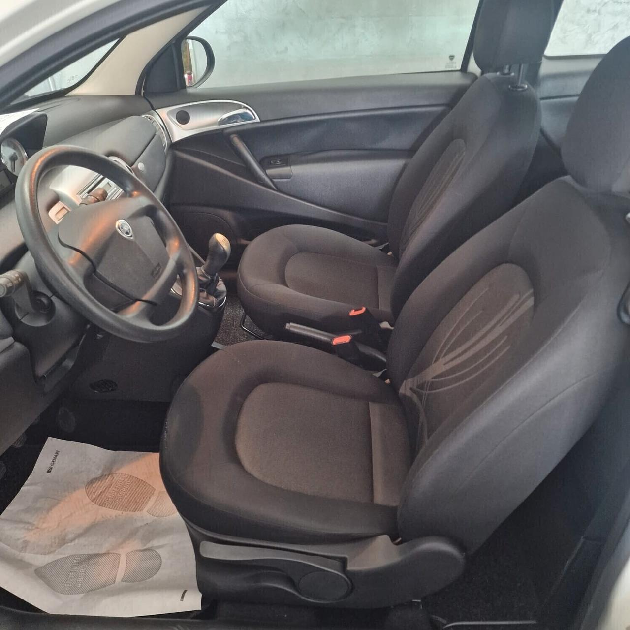 Lancia Ypsilon 1.3 MJT 75 CV Unyca