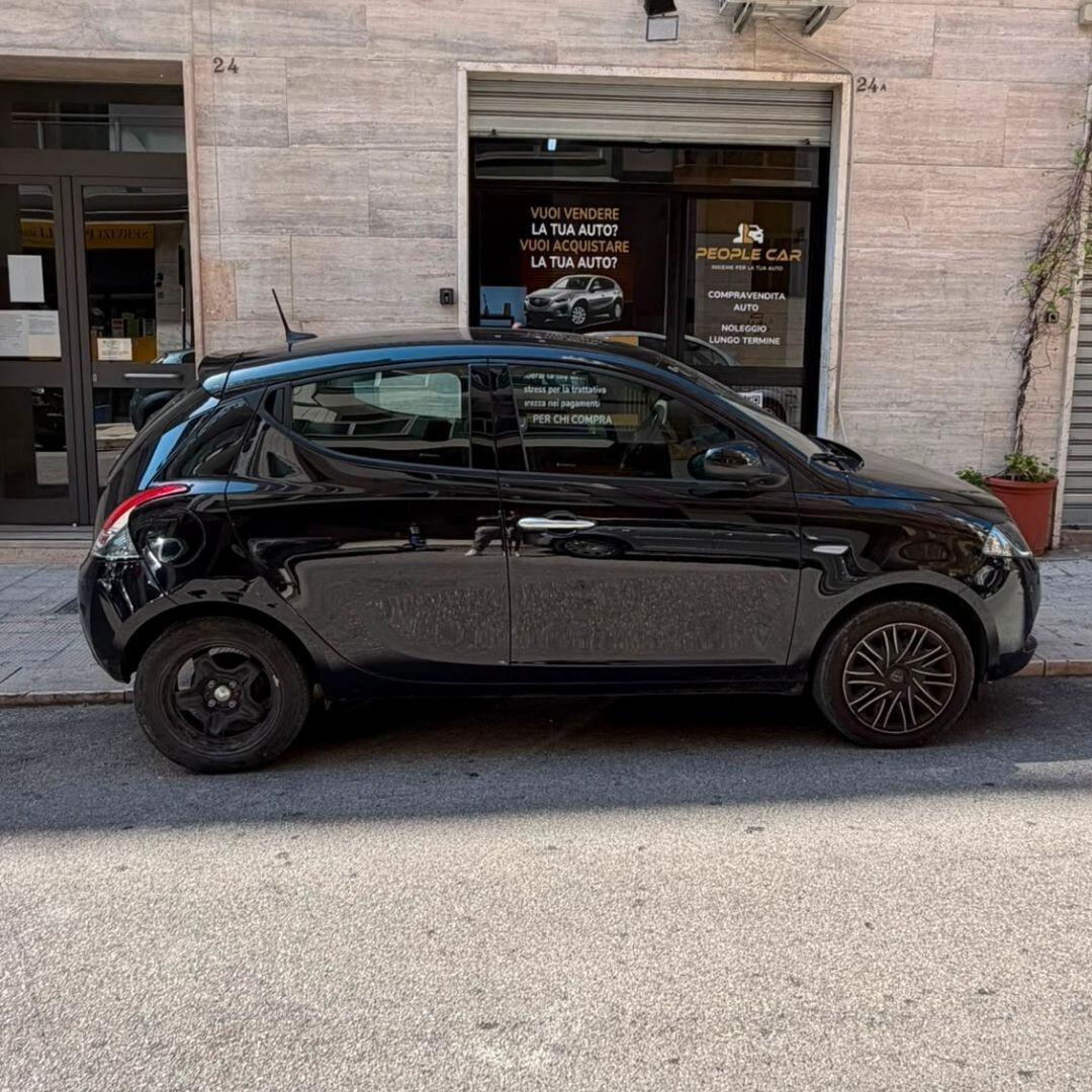 Lancia Ypsilon 1.0 Hybrid - 51KW
