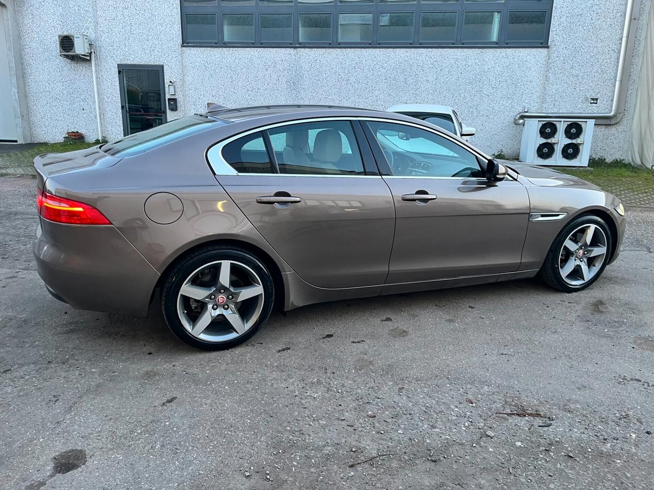 Jaguar XE 2.0 D Turbo Portfolio