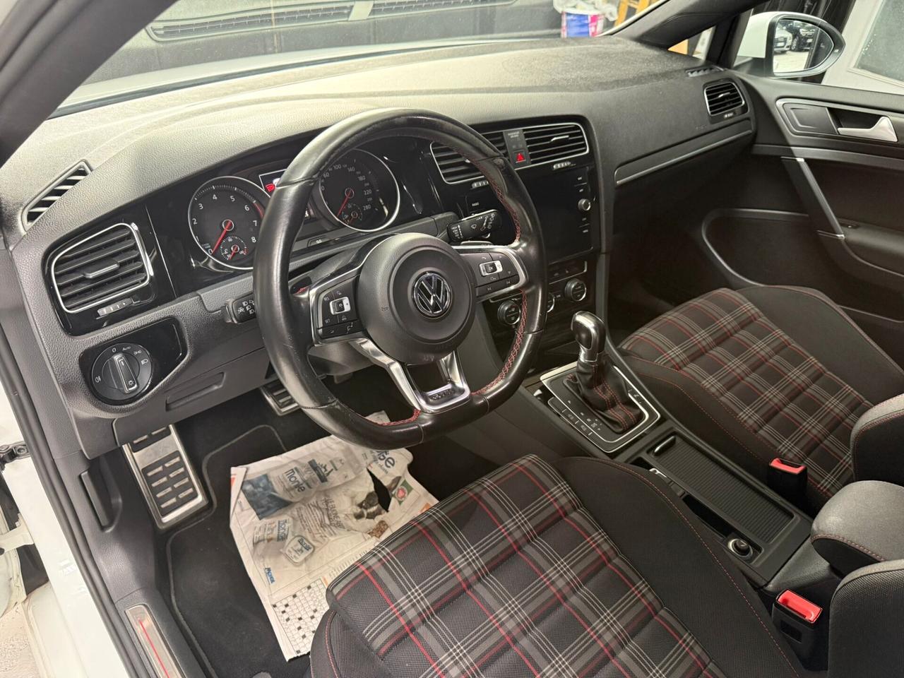 Volkswagen Golf GTI Performance 2.0 230 CV TSI DSG 5p.