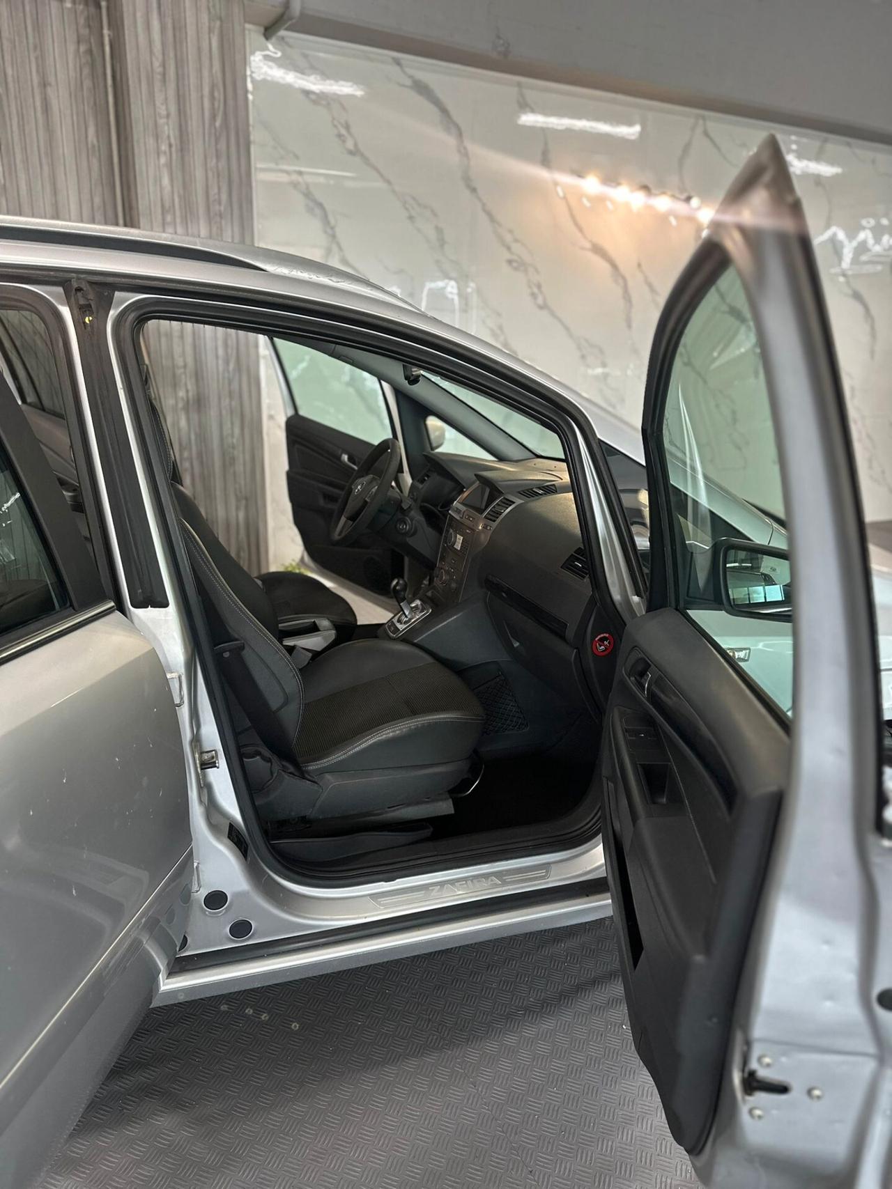 Opel Zafira 1.8 16V VVT Cosmo