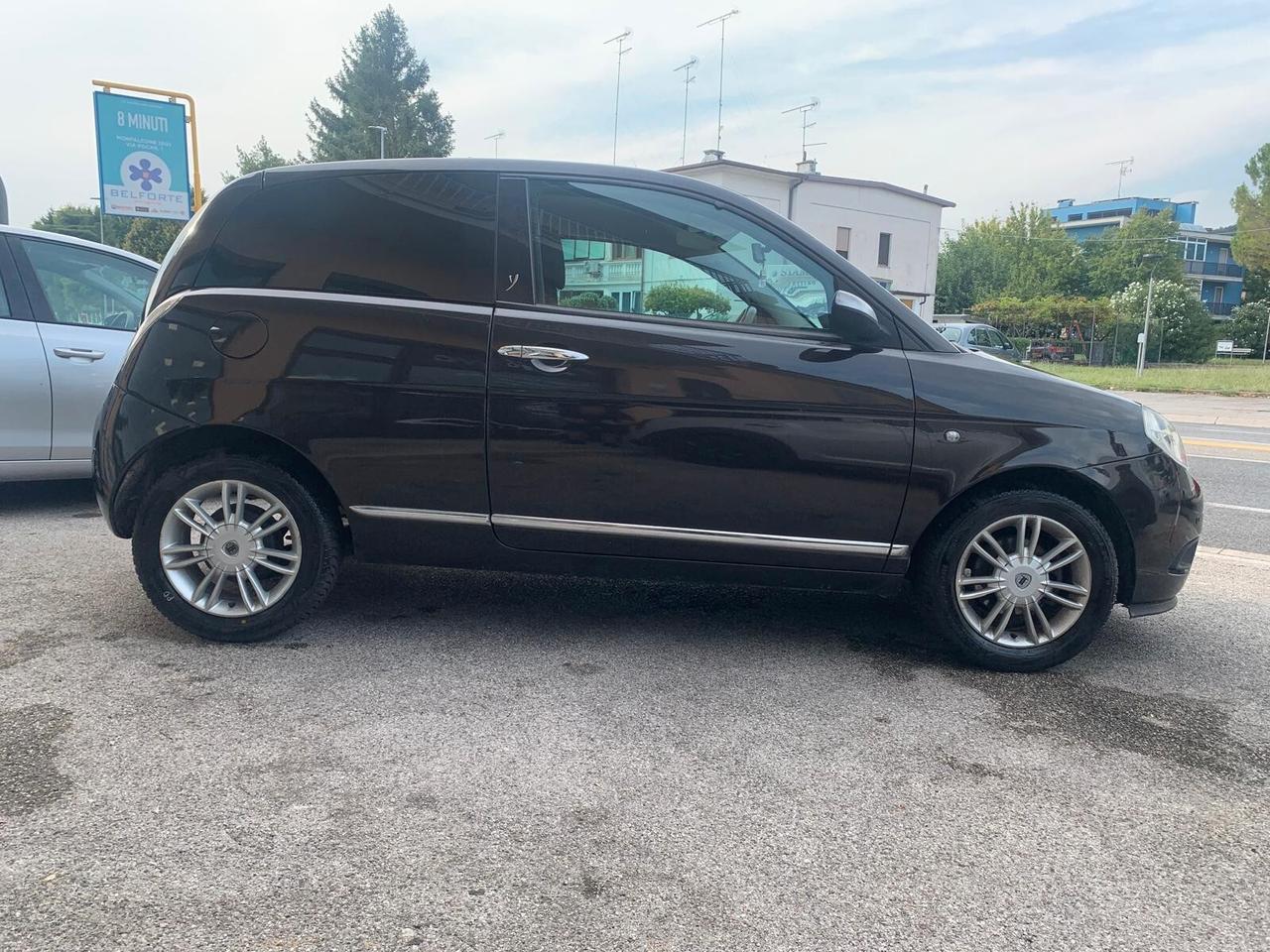 Lancia Ypsilon 1.2 benz Neopatentati