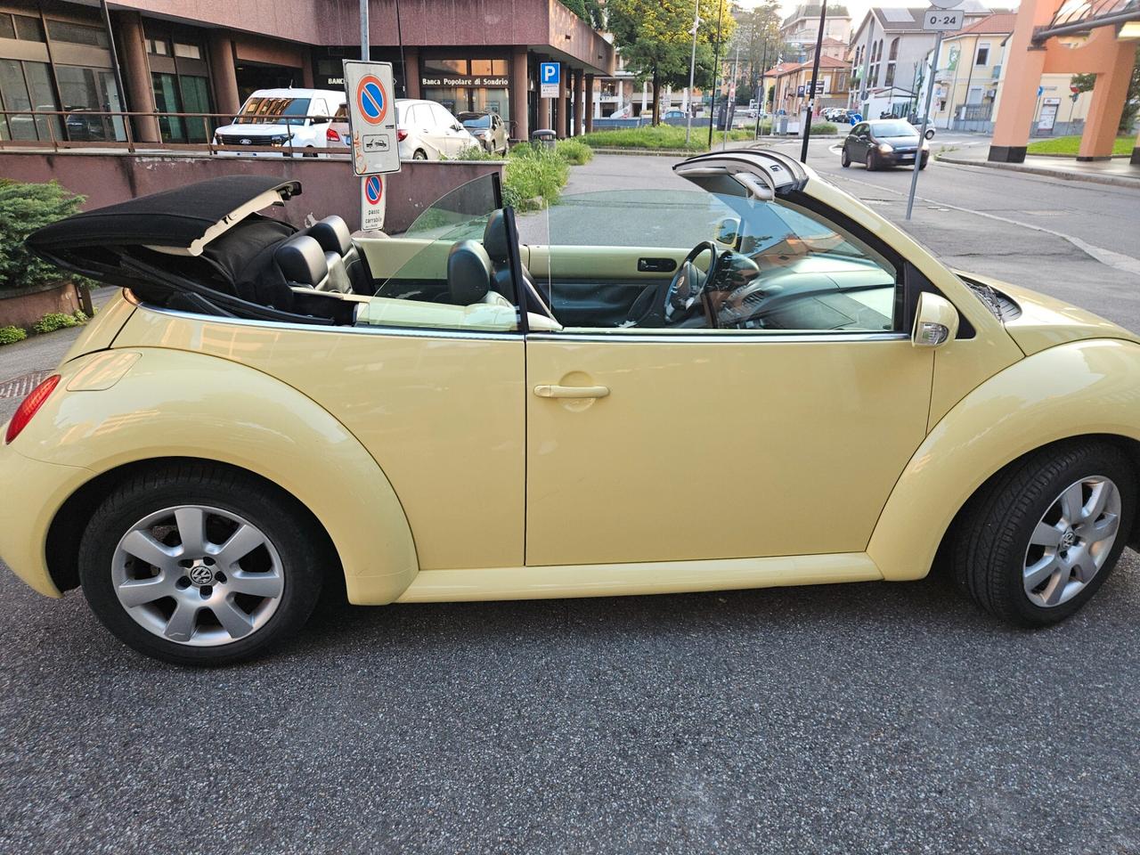 Volkswagen New Beetle 2.0 Cabrio Automatica