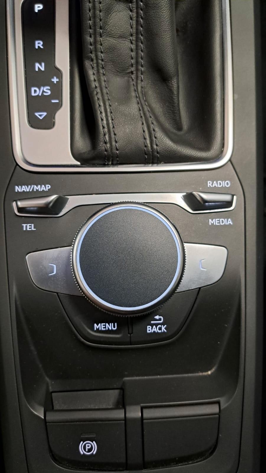 Audi Q2 30 TDI S tronic Identity Black