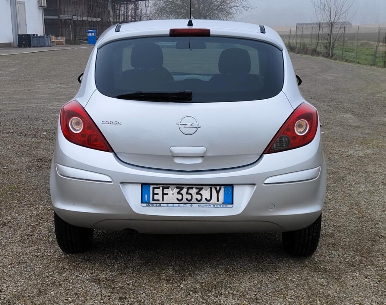 Opel Corsa 1.2 3 porte b-color