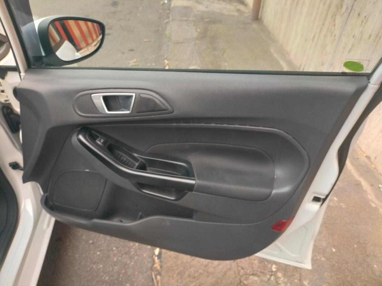 Ford Fiesta 1.5 TDCi 75CV 5 porte Business