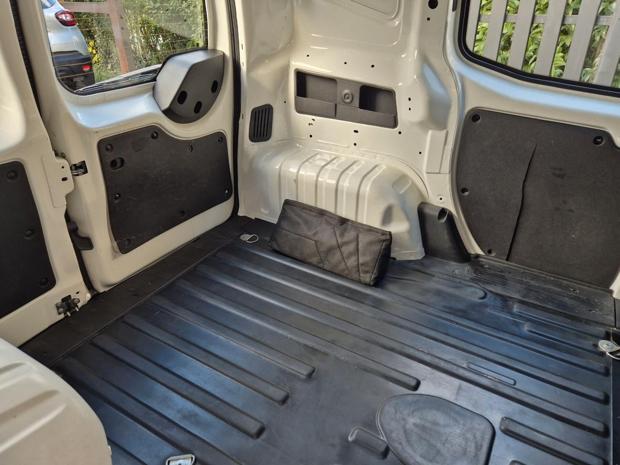 Fiat Fiorino 1.3 MJT 95CV Cargo IVA ESPOSTA