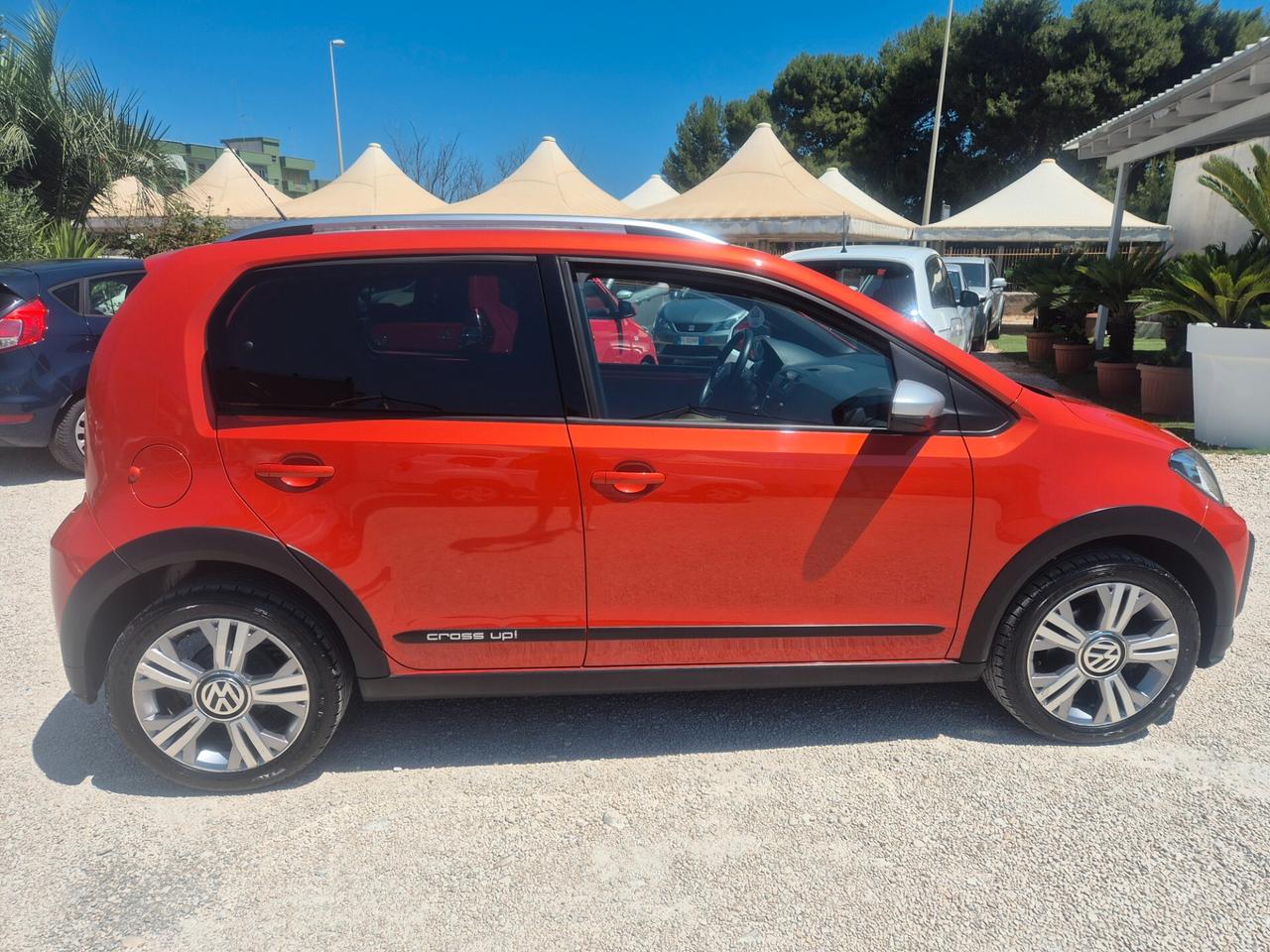 Volkswagen up! Cross up!