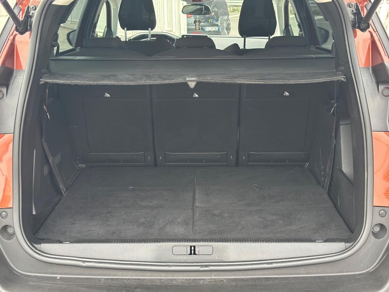 Peugeot 5008 2023 1.5 130 Pack !Soli 48 Mila Km!