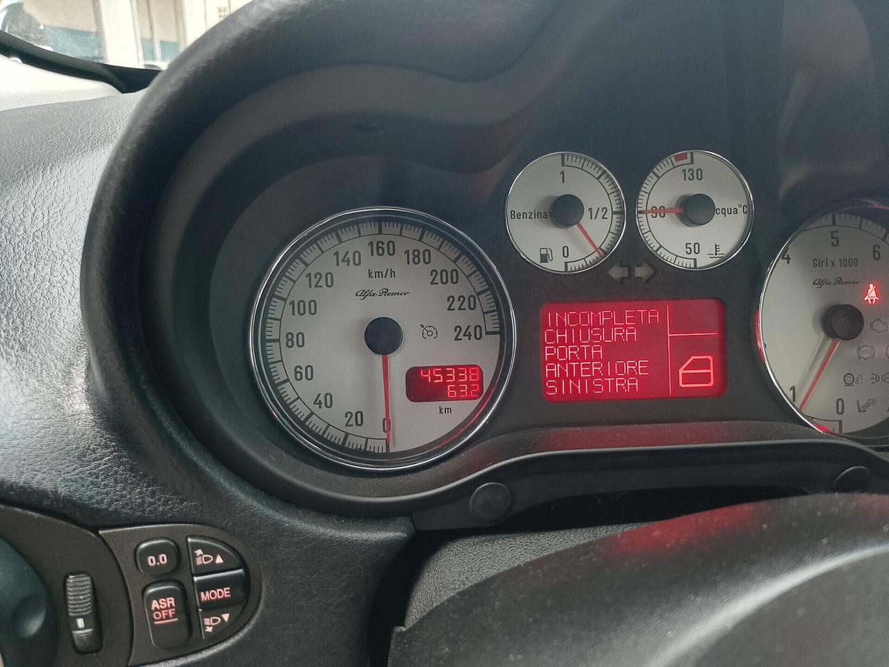 Alfa Romeo 147 1.6 16V TS 5P. Distinctive 45.000km