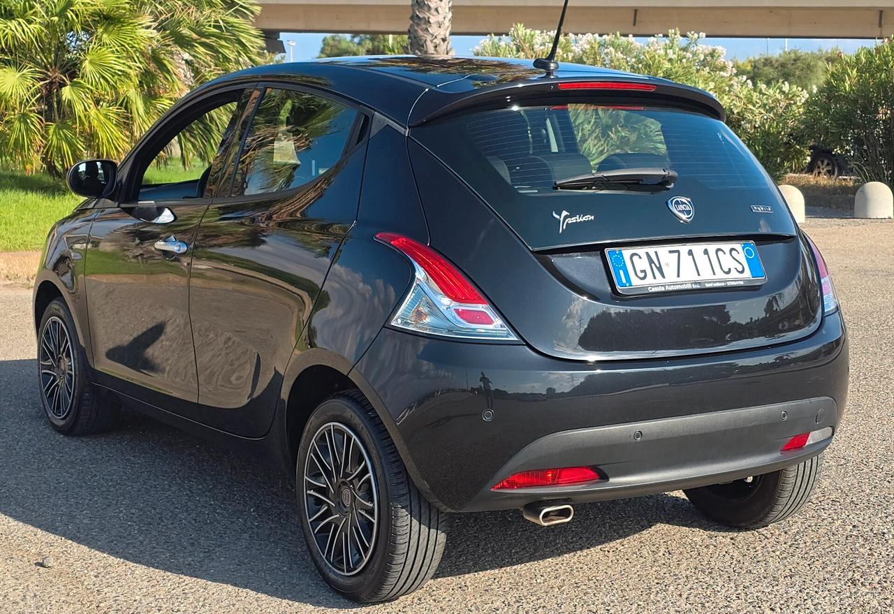Lancia Ypsilon 1.0 FireFly 5 porte S&S Hybrid Alberta Ferretti