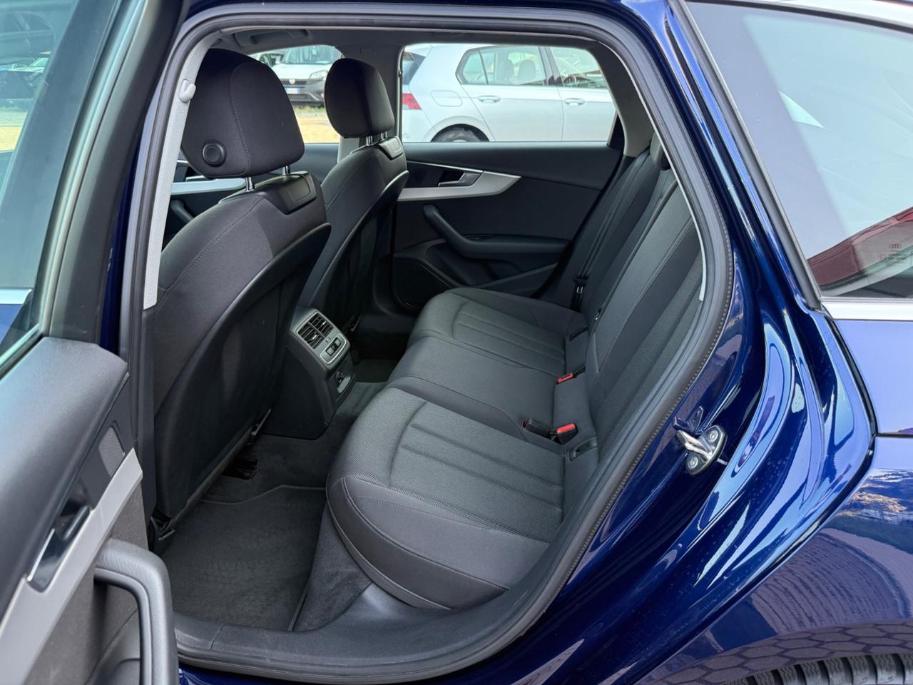 Audi A4 Avant 40 TDI quattro S tronic Business Advanced