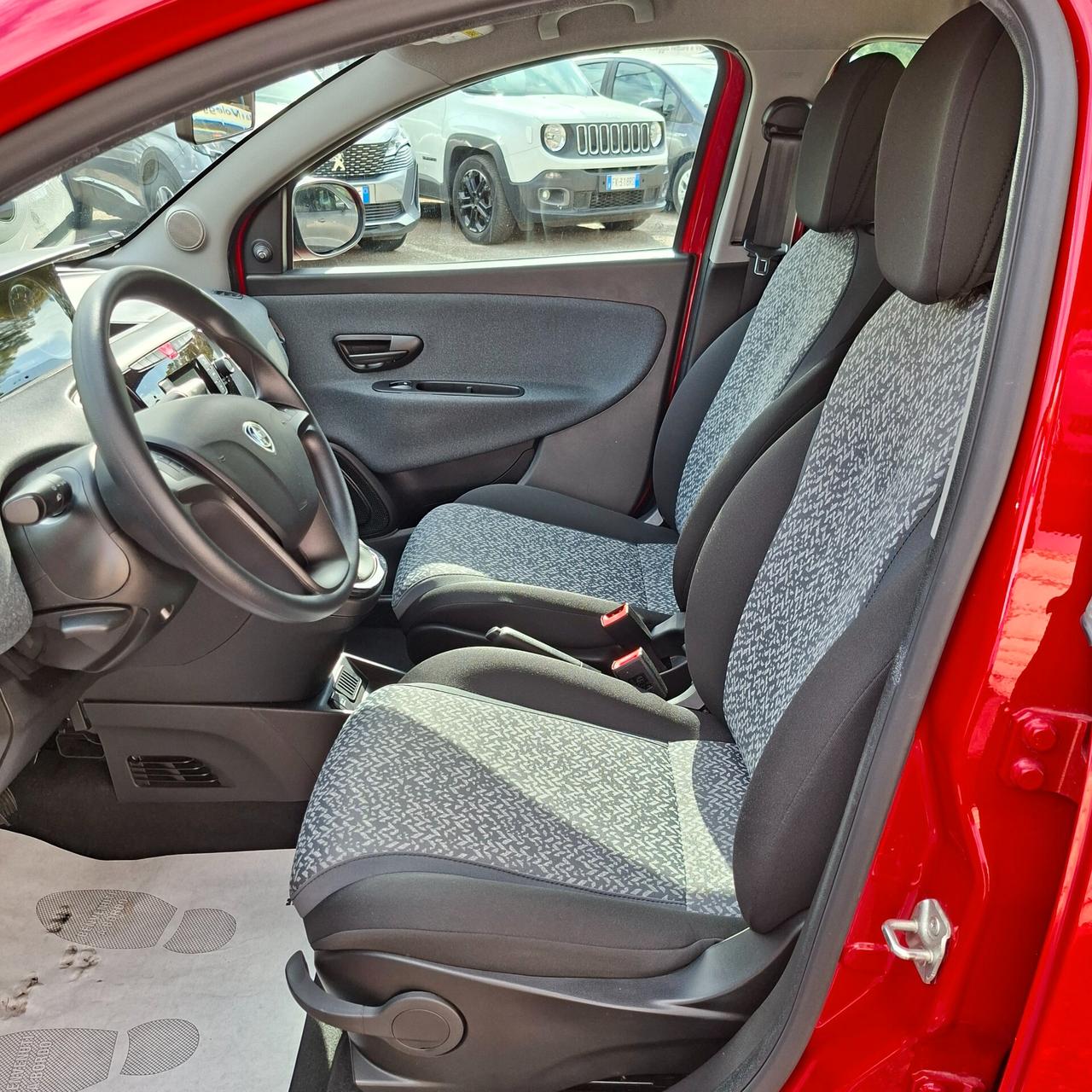 Lancia Ypsilon 1.0 Bz 70 Cv Hybrid Silver