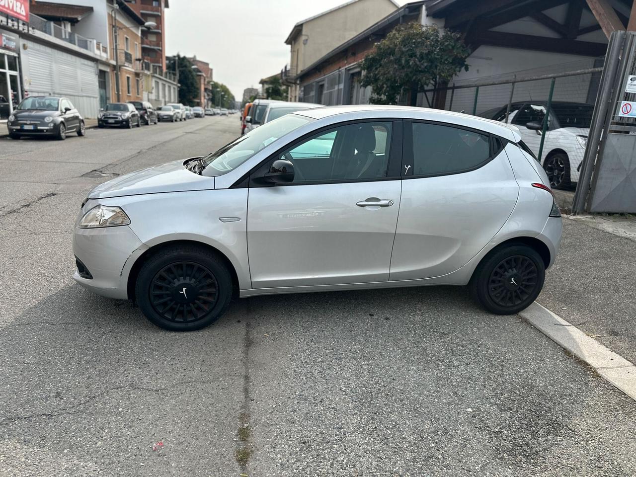 Lancia Ypsilon 1.2 69 CV 5 porte Elefantino