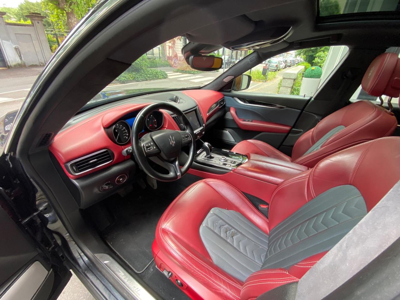 Maserati Levante 3.0 V6 275cv AWD Granlusso AUTO - 99.000KM!!!