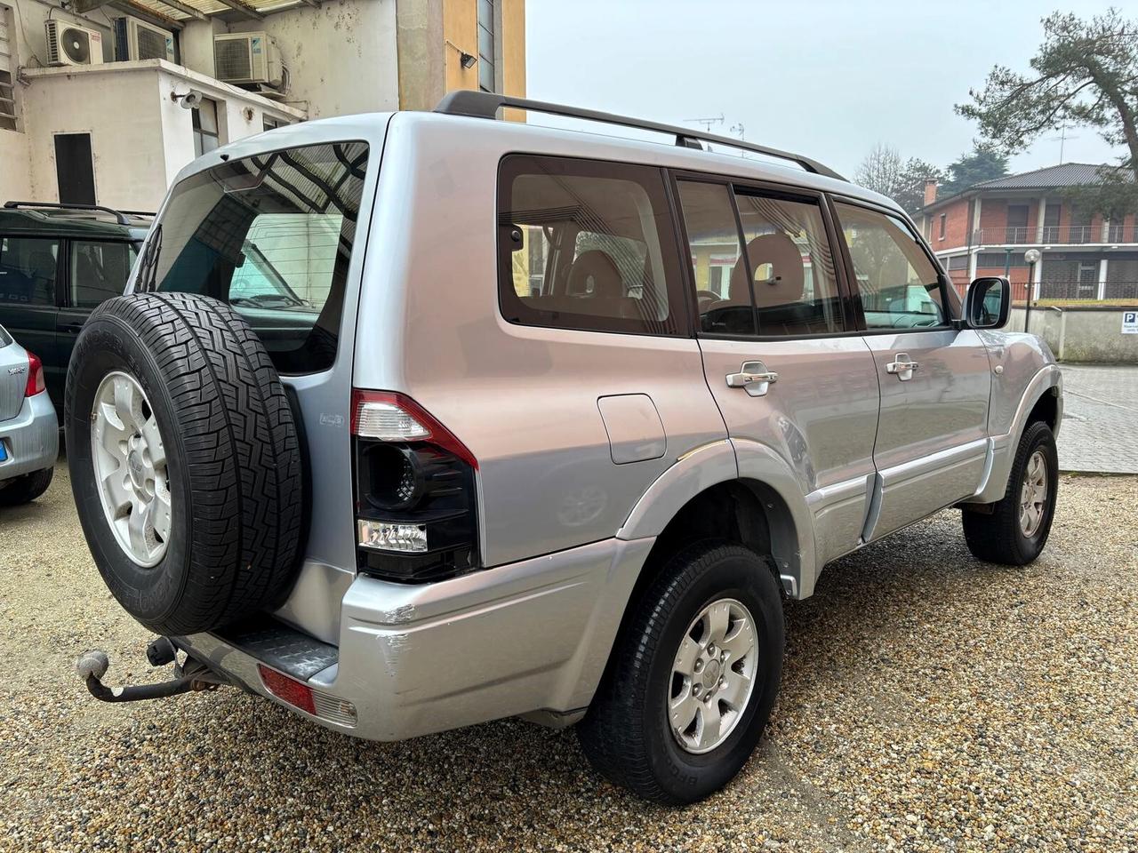 Mitsubishi Pajero 3.2 16V DI-D 5p. 7 posti gancio