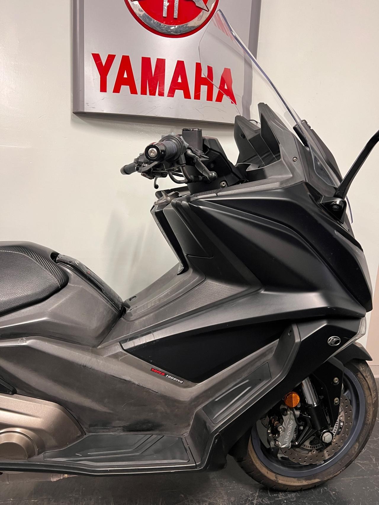 Kymco AK 550
