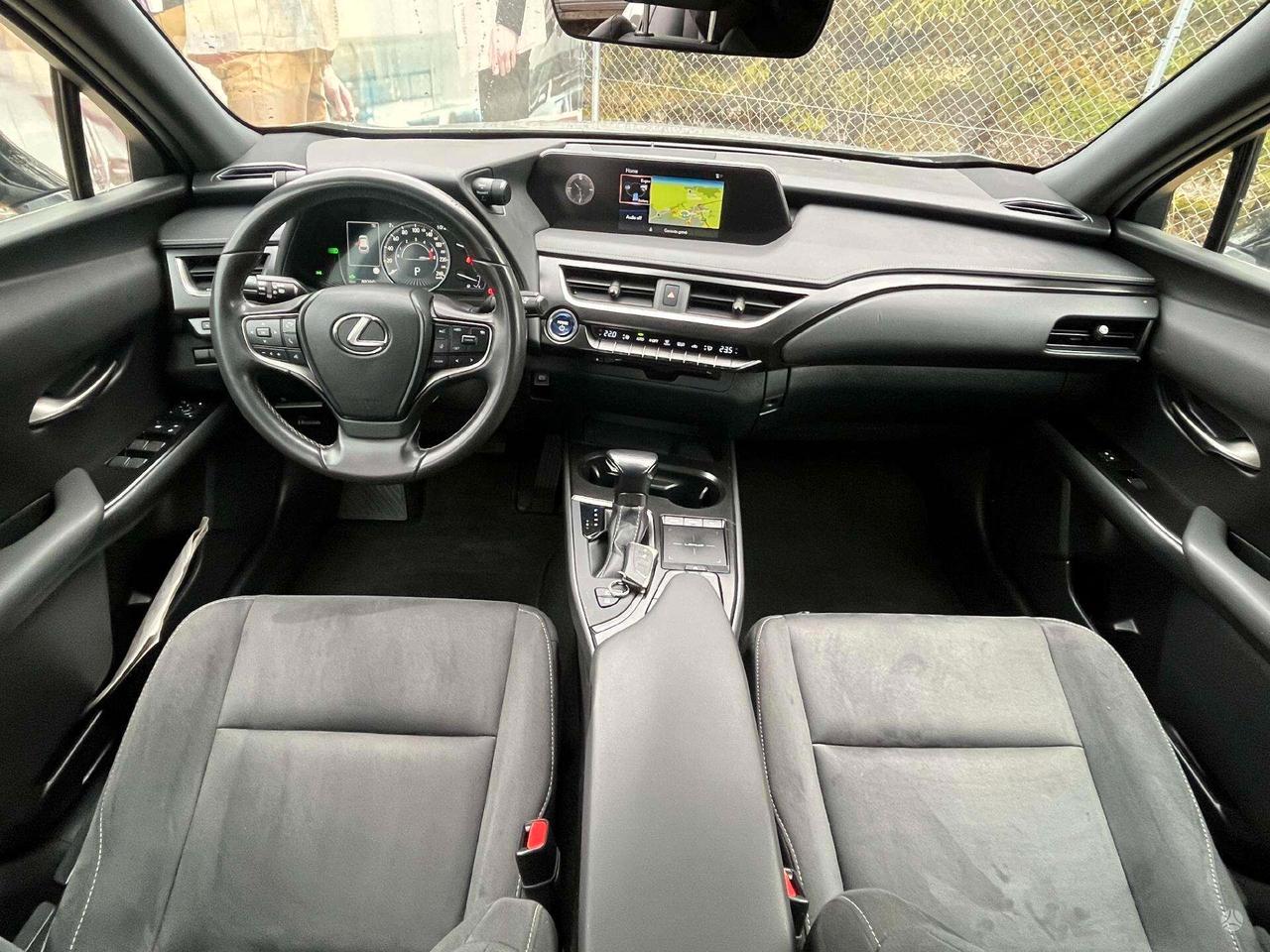 Lexus UX Hybrid Business