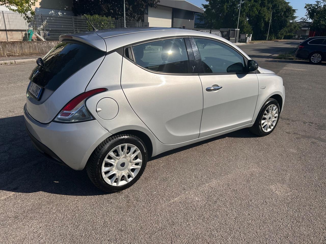 Lancia Ypsilon 1.2 69 CV 5 porte km 107000