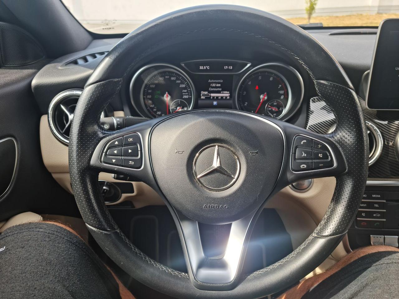 Mercedes-Benz CLA 180 BLUE EFICENCY PREMIUM #6083