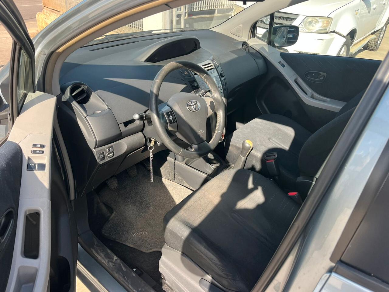Toyota Yaris 1.0 5 porte Sol