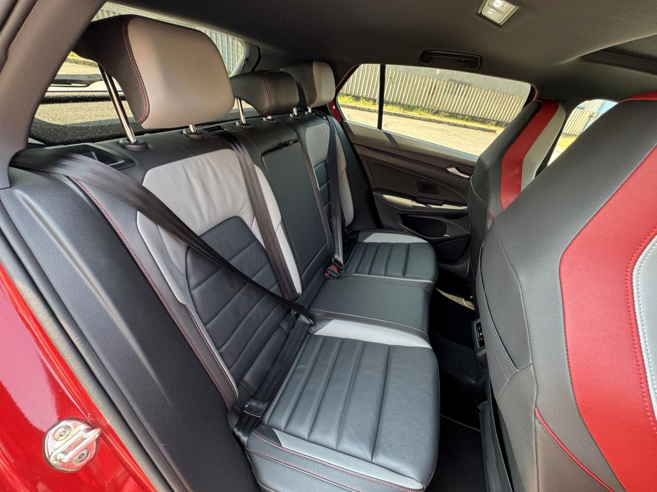 Volkswagen Golf GTI 2.0 TSI DSG