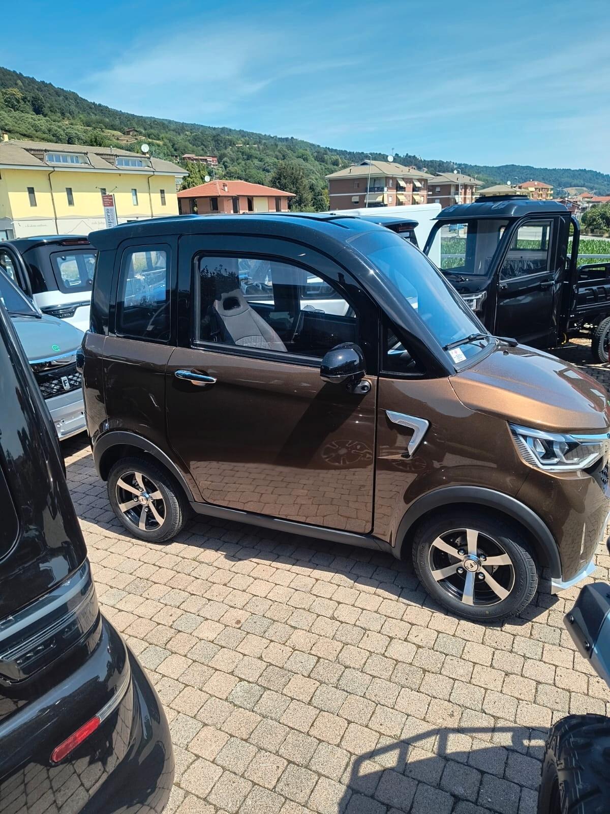 FREEDOM EVO SCOOTER CABINATO SENZA PATENTE NE' PATENTINO