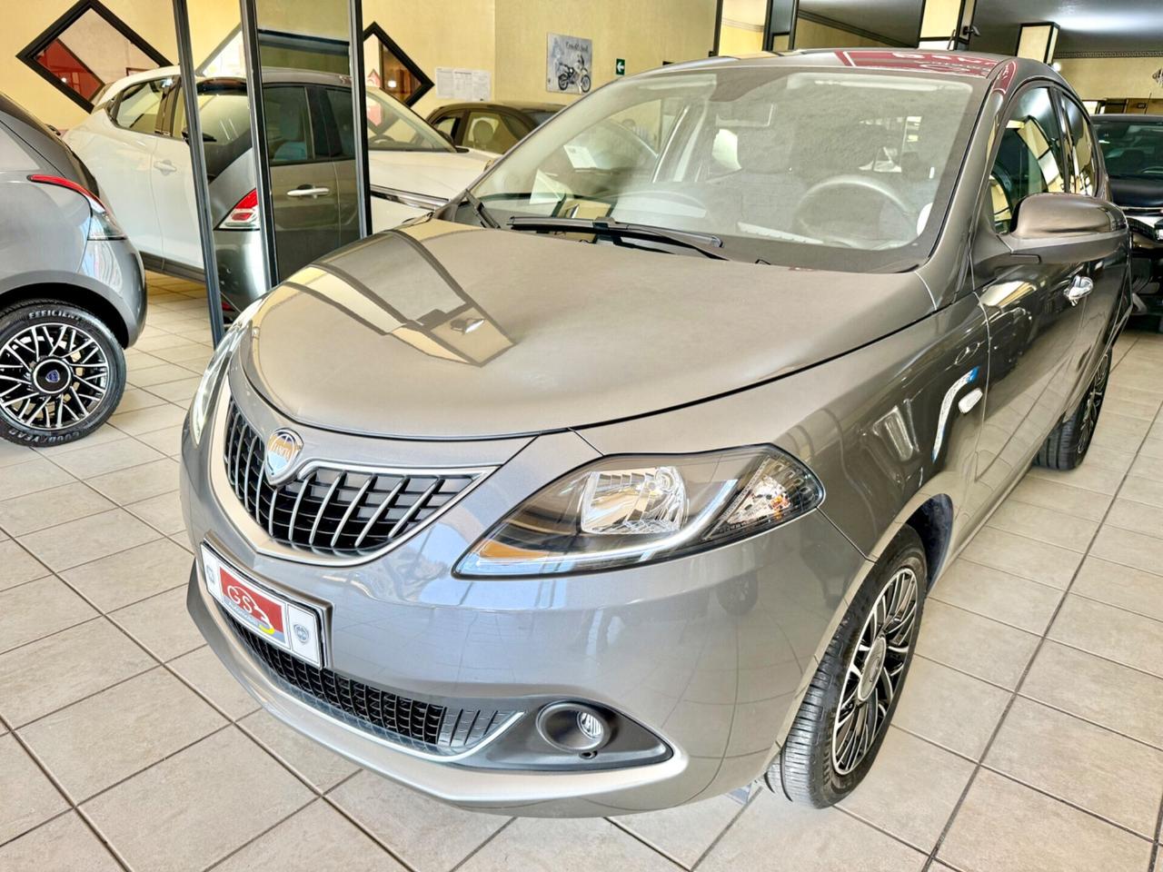 Lancia Ypsilon 1.0 Hybrid PLATINO