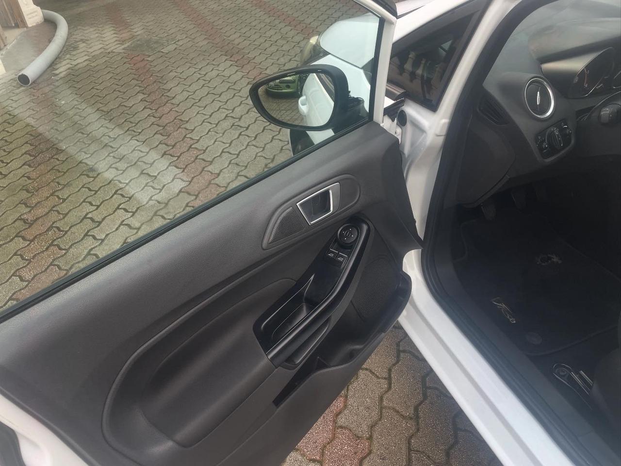 Ford Fiesta 1.5 TDCi 75CV 5 porte Black & White Edition