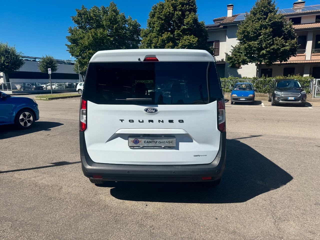 Ford Tourneo Courier 1.0 EcoBoost Titanium