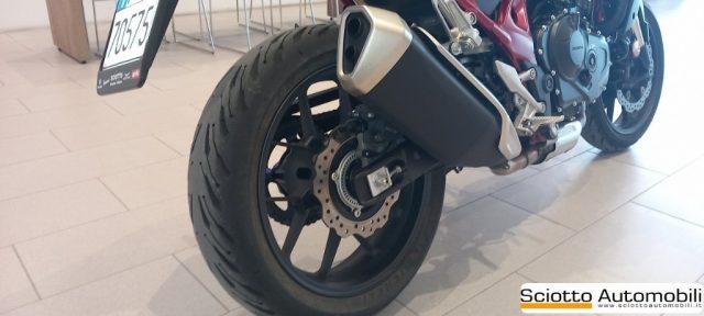 HONDA Hornet 750 .