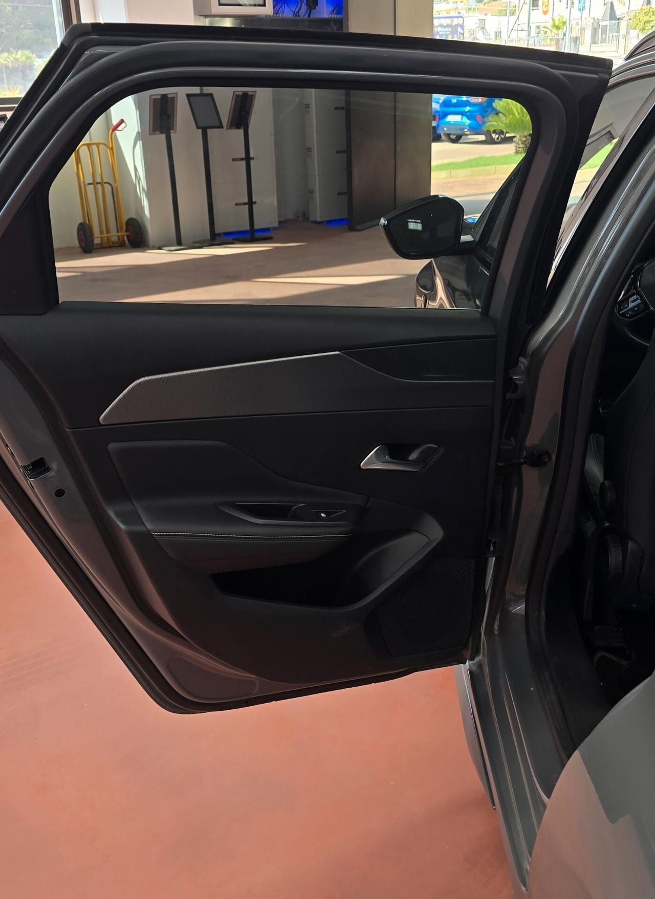 Peugeot SW 1.2 PureTech 130 CV S&S EAT8 GT – Eleganza, Spazio e Tecnologia Premium