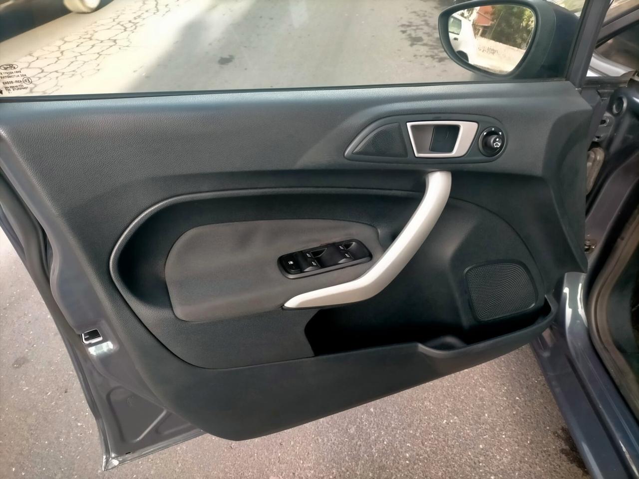 Ford Fiesta 1.4 TDCi 70CV 5 porte Business