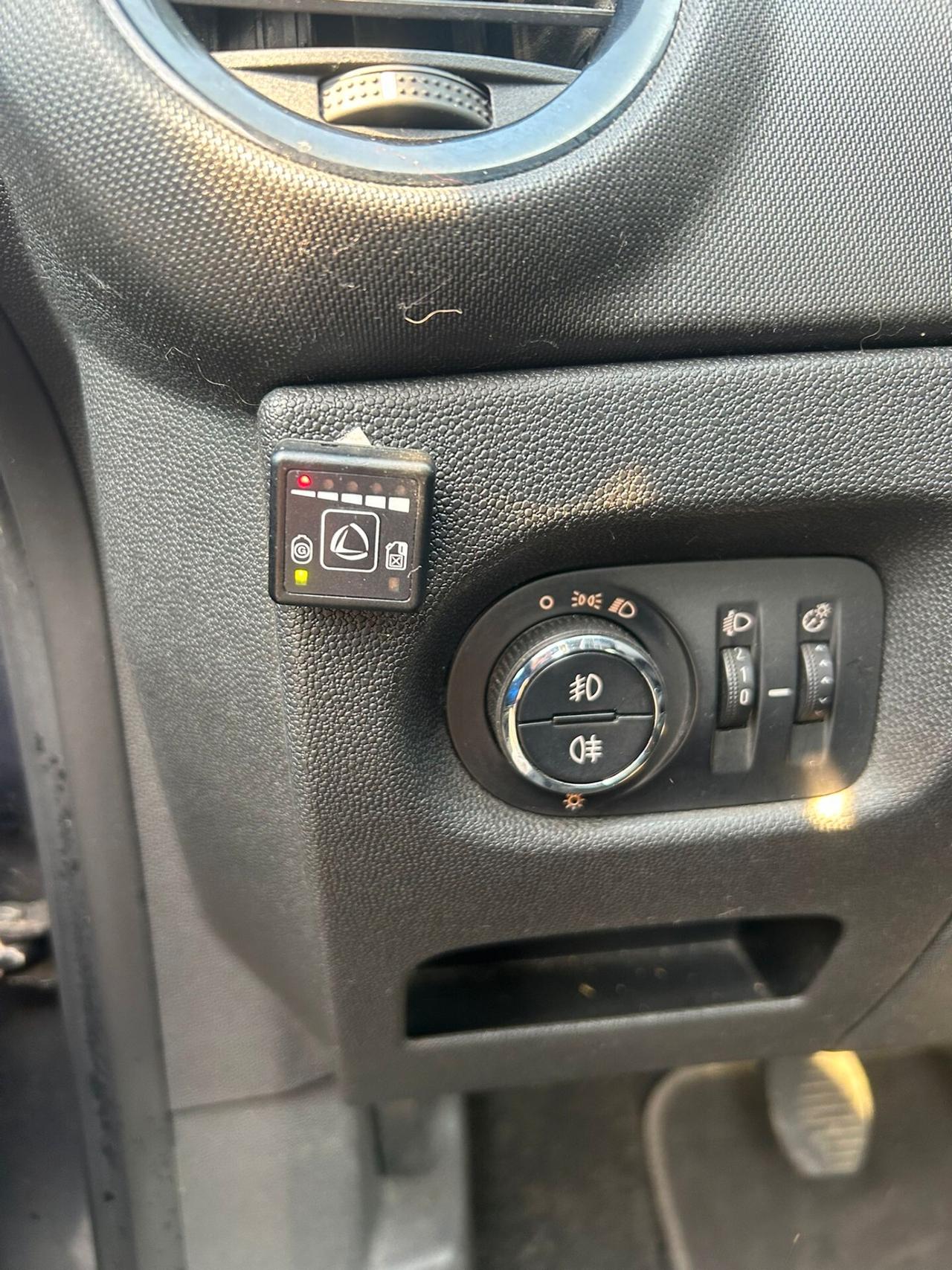 Opel Corsa 1.2 cc benzina GPL full optional anno 2011